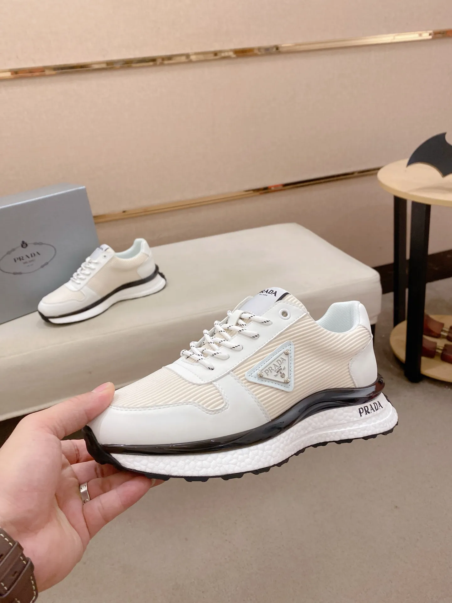 Men's shoes 💰: 462💰 [Prada～Prada] Trendy new styles are on the market. Same style as the official website. Counter quality. Original version. [Strong] [Strong] Imported selected first-layer cowhide. Comfortable and breathable sheepskin lining, fine workmanship, upper layer made of 100% pure cowhide, original last shape, comfortable on the feet, shoe sizes 38 to 44